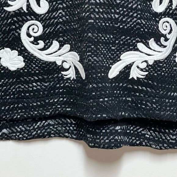 Lucky Brand Black Embroidered Twill pullover Sweater Sz Womens M - Picture 5 of 8